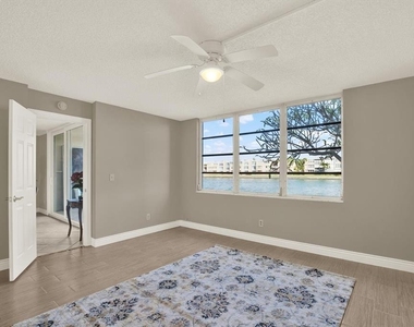 7625 Sun Island Drive S - Photo Thumbnail 13