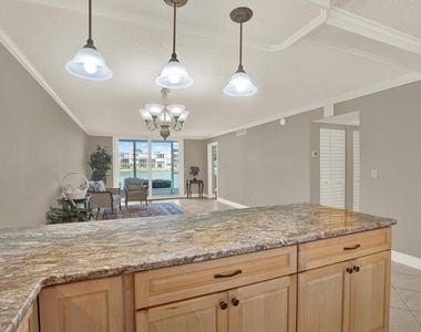 7625 Sun Island Drive S - Photo Thumbnail 8