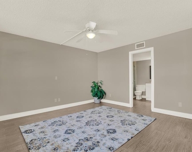 7625 Sun Island Drive S - Photo Thumbnail 11
