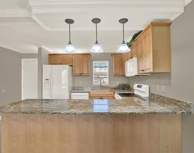 7625 Sun Island Drive S - Photo Thumbnail 9