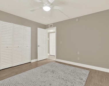 7625 Sun Island Drive S - Photo Thumbnail 16