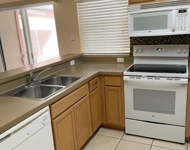 1135 Baronscourt Drive - Photo Thumbnail 11
