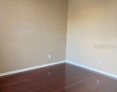 1135 Baronscourt Drive - Photo Thumbnail 5