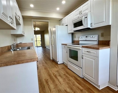 505 30th Avenue W - Photo Thumbnail 3
