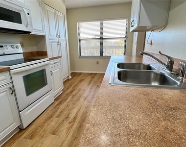 505 30th Avenue W - Photo Thumbnail 4