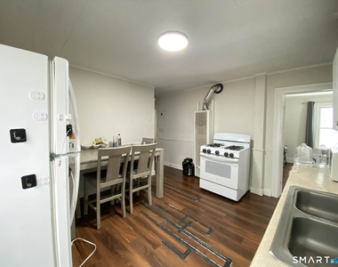 70 Woodbine Street - Photo Thumbnail 4
