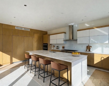 45 West 81st Street - Photo Thumbnail 2