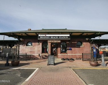 211 Lareine Avenue - Photo Thumbnail 33
