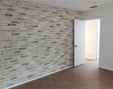 6840 Margaret Drive - Photo Thumbnail 5