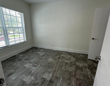 130 Antiquera Avenue - Photo Thumbnail 7