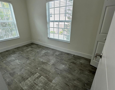 130 Antiquera Avenue - Photo Thumbnail 9