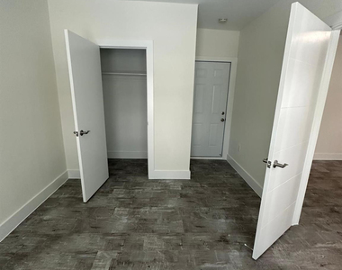130 Antiquera Avenue - Photo Thumbnail 3