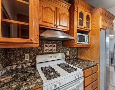 1065 Laguna - Photo Thumbnail 5