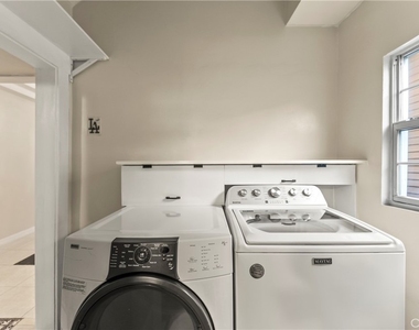 1065 Laguna - Photo Thumbnail 7