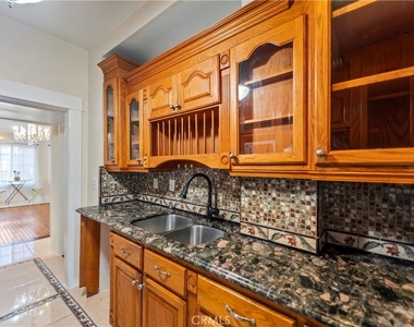 1065 Laguna - Photo Thumbnail 6