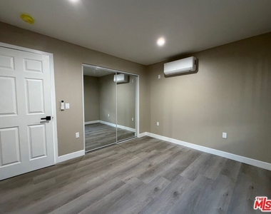 3568 S Budlong Avenue - Photo Thumbnail 3