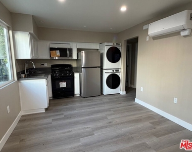 3568 S Budlong Avenue - Photo Thumbnail 1