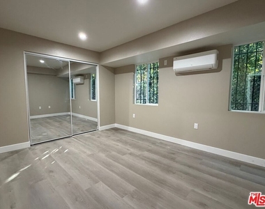 3568 S Budlong Avenue - Photo Thumbnail 4