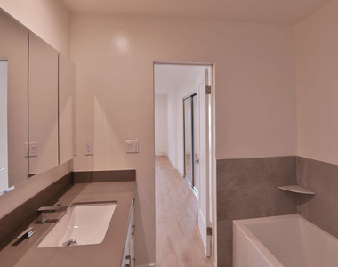 136 S Palm Drive - Photo Thumbnail 9