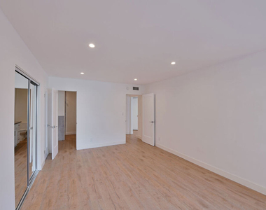 136 S Palm Drive - Photo Thumbnail 7