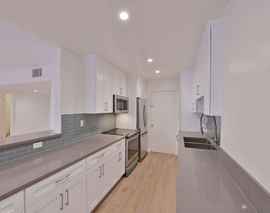 136 S Palm Drive - Photo Thumbnail 3