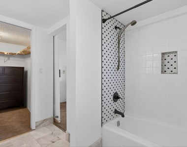 3960 Oaks Clubhouse Drive - Photo Thumbnail 19