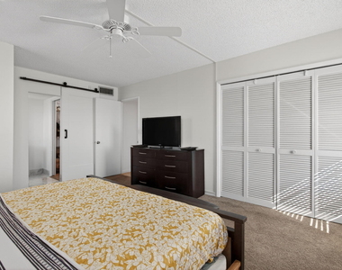 3960 Oaks Clubhouse Drive - Photo Thumbnail 17