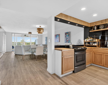 3960 Oaks Clubhouse Drive - Photo Thumbnail 31