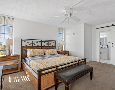 3960 Oaks Clubhouse Drive - Photo Thumbnail 16