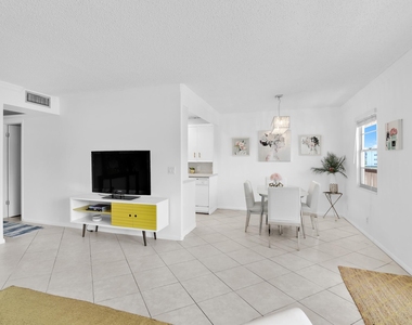 2043 Cornwall C - Photo Thumbnail 13