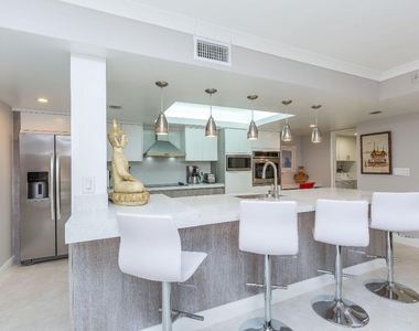 2455 Lindell Boulevard - Photo Thumbnail 3