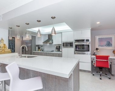 2455 Lindell Boulevard - Photo Thumbnail 1
