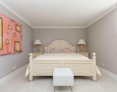 2455 Lindell Boulevard - Photo Thumbnail 10
