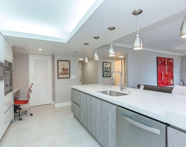 2455 Lindell Boulevard - Photo Thumbnail 5