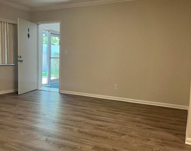 3550 Nw 8th Avenue - Photo Thumbnail 2