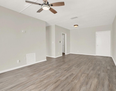 299 Sw 7th Street - Photo Thumbnail 6