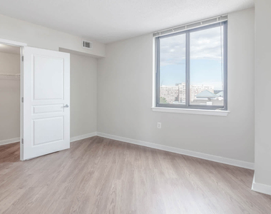 1401 S. Joyce Street - Photo Thumbnail 18