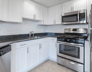 1401 S. Joyce Street - Photo Thumbnail 7