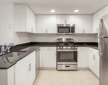 1401 S. Joyce Street - Photo Thumbnail 5