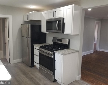 212 Warren Street - Photo Thumbnail 4
