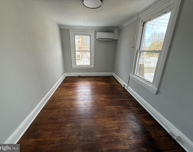 212 Warren Street - Photo Thumbnail 9