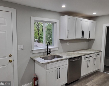 212 Warren Street - Photo Thumbnail 14