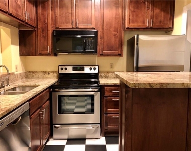 806 W 24th St - Photo Thumbnail 1