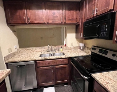 806 W 24th St - Photo Thumbnail 11