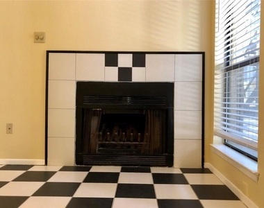 806 W 24th St - Photo Thumbnail 2