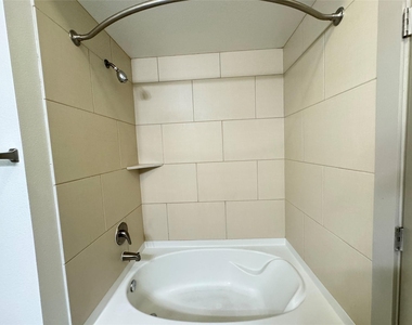 145 Heights Blvd - Photo Thumbnail 6