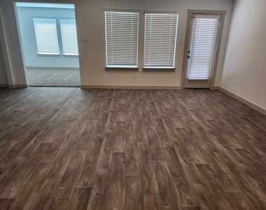 7106 Marina Heights Way - Photo Thumbnail 6