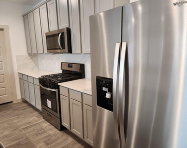 7106 Marina Heights Way - Photo Thumbnail 3