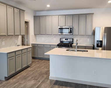 7106 Marina Heights Way - Photo Thumbnail 4