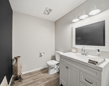 3226 Poe Drive - Photo Thumbnail 9